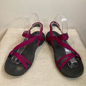 TEVA Sz 7 Boysenberry Sirra Sleek Supportive Adjustable Closure Strap Sandals